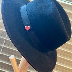 Men’s XL Montique Black Wide-Brim Hat with Red Accent. Nwt